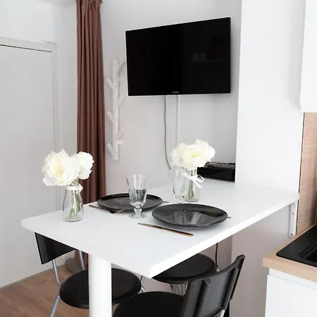 Little Mama Including Free Parking At 100 Meters Lägenhet